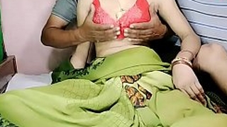 Indian hawt hot erotic bhabi ki chut ki peyas bujhae chcha G ne Indian sex video
