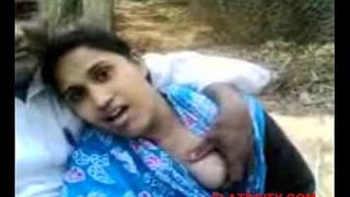 Desi girlfriend boobs press at park