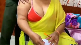 Sexy Big boobs aunty ko chai vale ne 2000 deke choda