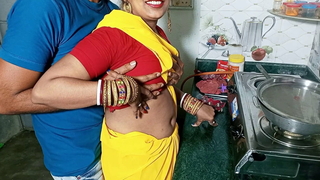 Indian Desi Teen Live-in lover Inclusive Has Hard Sex in kitchen – Fire couple sex video