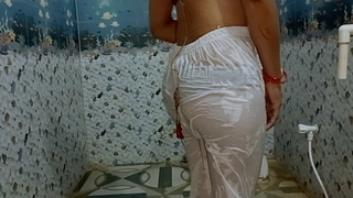 Indian mom bathing in open white legis make me environment better