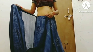 Indian bhabhi in saree remove clothing and pussy fingering