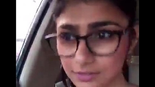 Indian hot mia khalifa sexy pantoons in jalopy - wowmoyback