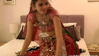 Gujarati Indian University Tot Jasmine Mathur Garba Dance