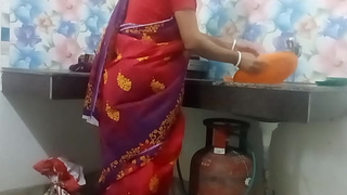 Desi Bengali desi Townsperson Indian Bhabi Kitchen Coitus In Red Saree ( Official Video Unconnected with Localsex31)