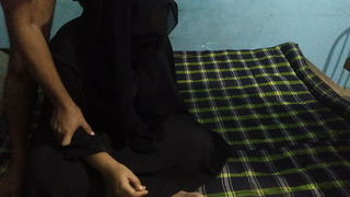 Muslim Burqa and Hijab pahne ek naukrani ko malik ke bete ne choda - Hindi Choda chudi