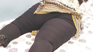(Jabki Desi Aunty as a result rahee thee aur Chudai uski badi gaand) fuck tamil aunty big ass in bed - HOT CUM OUT IN HER BIG ASS