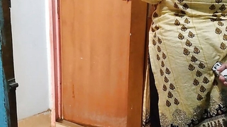 Neighbor fucks Tamil hawt aunty while girl the dwelling-place - Indian Sex
