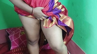 Desi hot aunty Undresses with reference to red sharee and ID with three fingers
