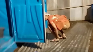 desi indian women pissing outside in open voyeur