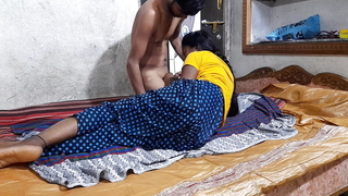 Young Tamil Bird Rushali Dirty Hindi Sexual connection With Her Behave oneself Relative In Caravanserai Room