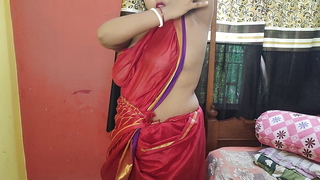 Sexy lovely Indian mom  sruti spread her pussy in her legislature