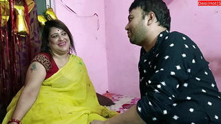Hot Aunty Vs Young Sweetheart Sex! Desi Mating