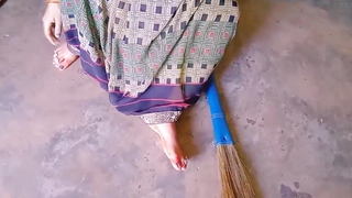 Indian Aunty resound with broom