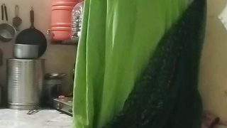 deshi aunty saree change & showing vagina