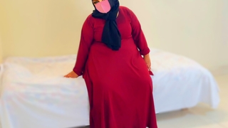 Shagging a Chubby Muslim mother-in-law wearing a red burqa & Hijab (Part-2)