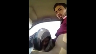 मुस्लिम मामी ने कार में लंड चूसा और फिर मैंने चोद दिया
