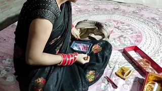 Indian Beutifull bhabhi Pissing black saree half-shirt