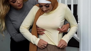 Virgin muslim teen at hand hijab deflowered unconnected with tutor and stepmom