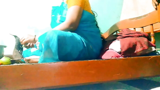 tamil aunty vegetable cutting boobs pressing boy friend handjob