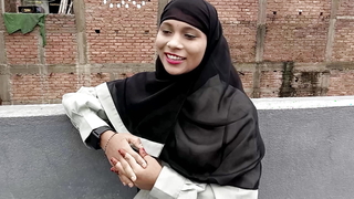 Muslim burqa girl Yoururfi got fucked by Hindu little shaver fro stairs