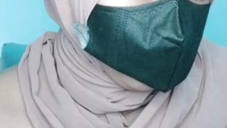 Already horny, this Hijab girl is Jerk until wet