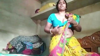 Indian sexy aunty for all to see systematic fingering