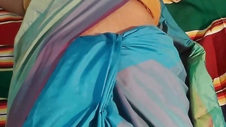 Tamil lady seduced by fingering