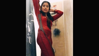 Beautiful desi girl bathroom mms viral peel