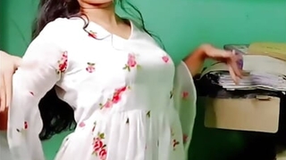 Indian Desi Bhabhi Ki B & B Mein Boobs Daba Ke Kiya Chudai Desi Song Mein